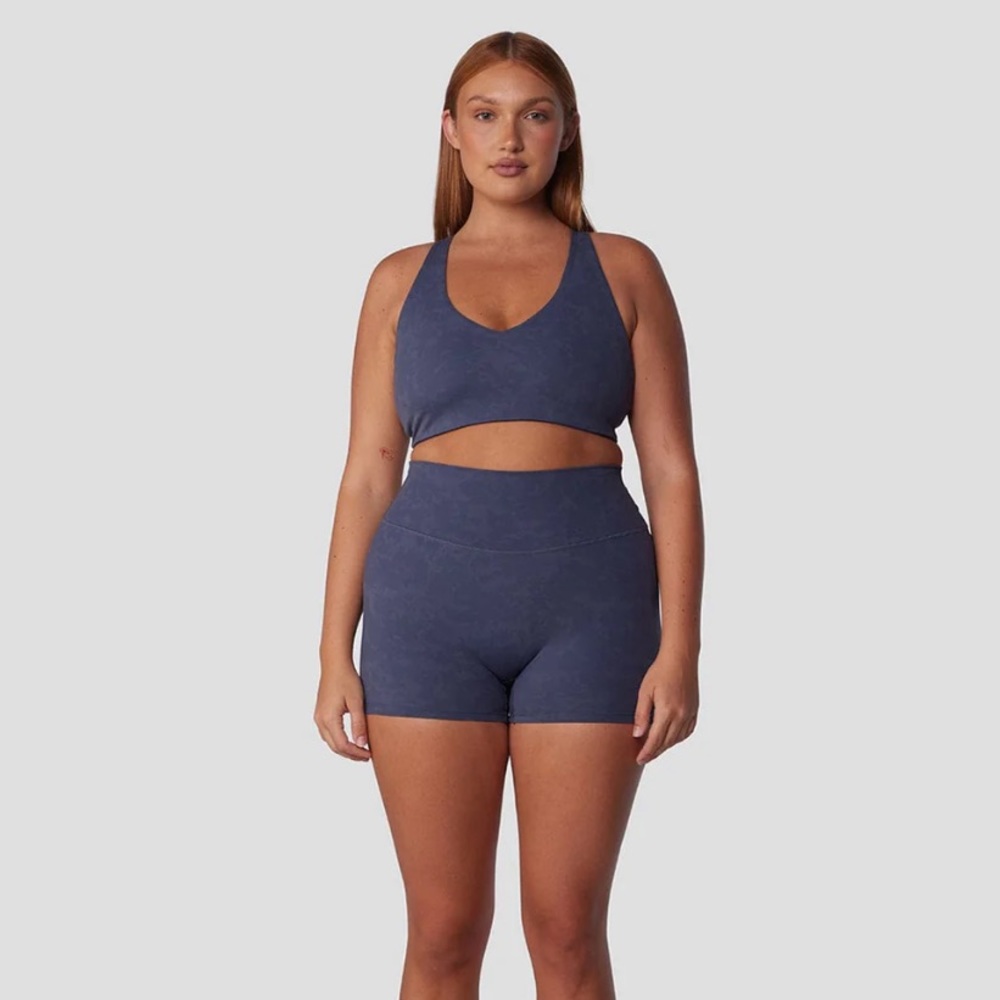 ISO Fade Slate 6” shorts Medium (in search of)